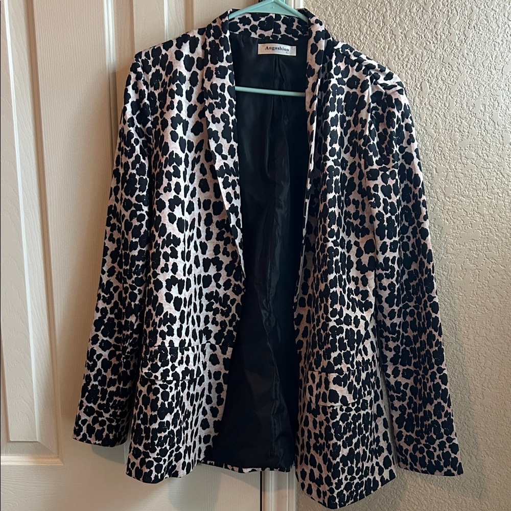 Elegant Black and White Animal Print Blazer